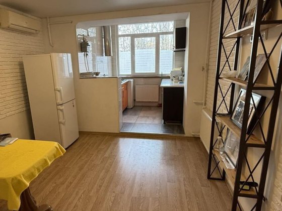 Продам  2х-квартиру - 1 этаж Чорноморськ