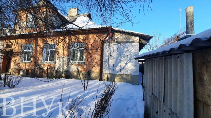 Продам квартиру з земельною ділянкою в центрі м. Ківерці - фото 1