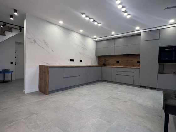 Продам 3-х кімнатну квартру на мікрорайоні жовтневому. Каменец-Подольский