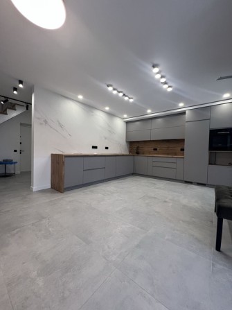 Продам 3-х кімнатну квартру на мікрорайоні жовтневому. - фото 1