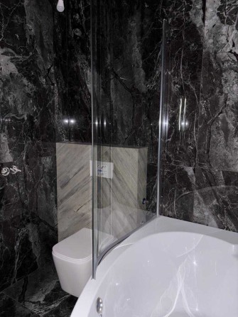 Продам трьохкімнатну квартиру в заселеній та зданій  новобудові - фото 1