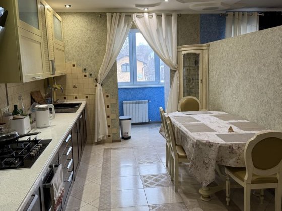 Продам 3-кімнатну квартиру Каменец-Подольский