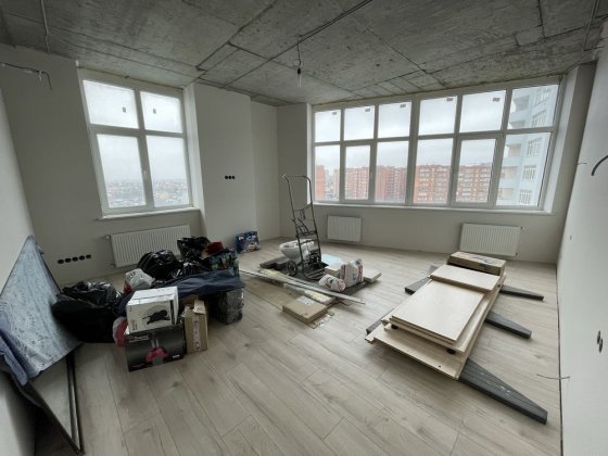 Велика 1-кімнатна квартира з кухнею-студією. Район Моноліт Черноморск