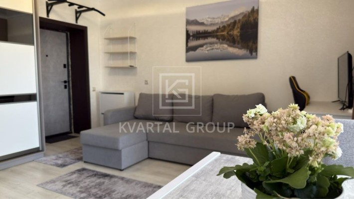 Продам квартиру з ремонтом меблями технікою - фото 1