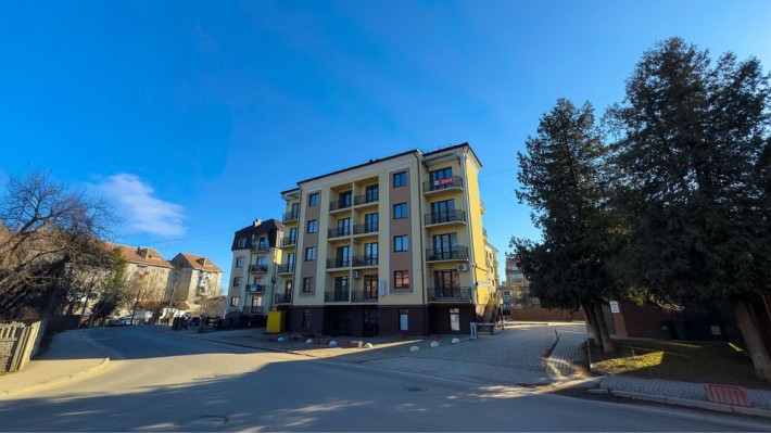 ПРОДАЄТЬСЯ дворівнева квартира в центрі міста - фото 1