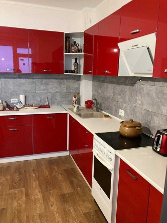 Продам 3 комнатную в новострое сремонтом и красивой панорамой - фото 1