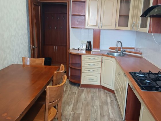 Продается 4 комн квартира Черноморск