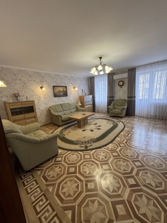 Продам трехкомнатную квартиру в сталинке - фото 1