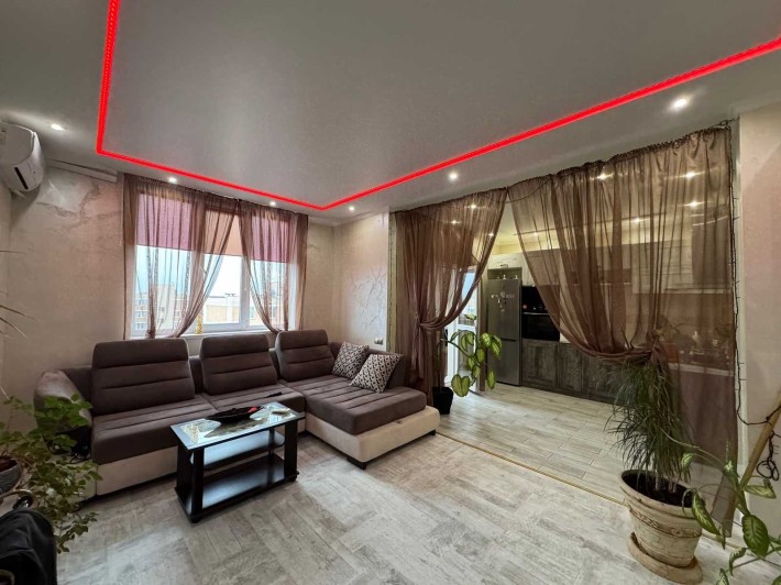 Однокімнатна квартира - студія зі свіжим, сучасним ремонтом - фото 1