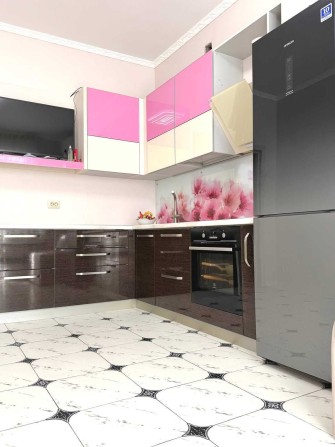 В продаже 2 комнатная с ремонтом в престижном новострое у моря - фото 1