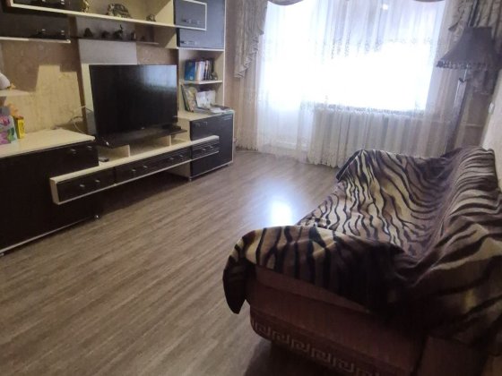 Продам 3-х кімнатну квартиру, р-н Київська Коростень