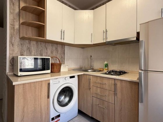 2к к-ра,после капитального ремонта,3й этаж,газ,кирпичный и теплый дом! Черноморск