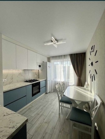 Продам трёхкомнатную квартиру - фото 1