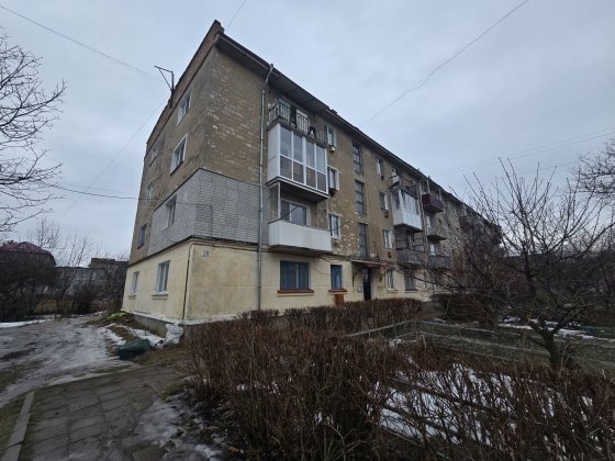 2-кімнатна квартира під ремонт,  1 поверх