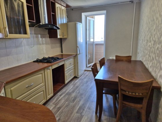 Продам 4комнатную квартиру Черноморск  чешка Черноморск