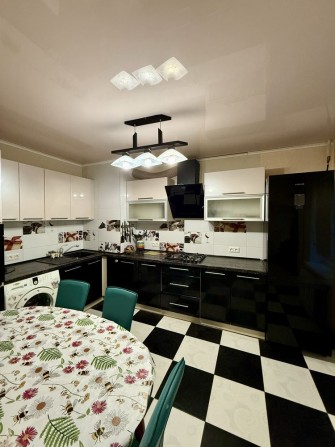 Нова пропозиція на ринку нерухомості Продаж 3-х кімн.квартири 1 поверх - фото 1