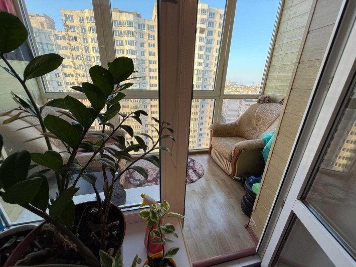 Продам затишну сімейну квартиру, з шикарним видом на море, місто - фото 1