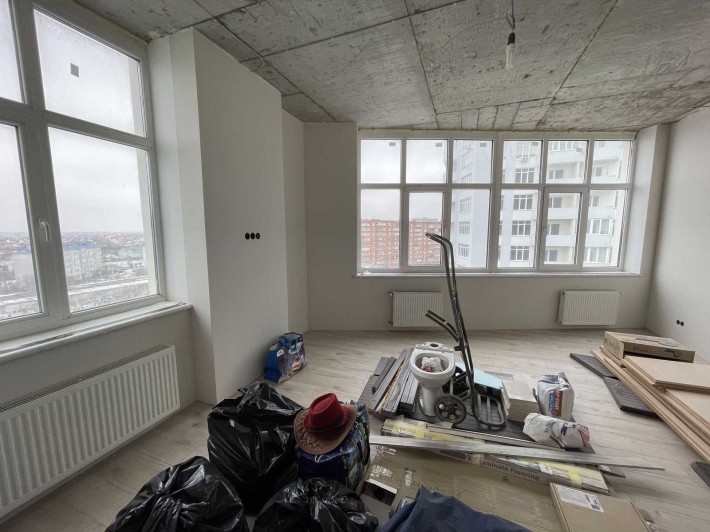 Велика 1-кімнатна квартира з кухнею-студією. Район Моноліт - фото 1