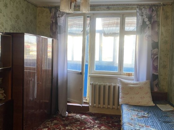 Продам 1-кім.кв на 3-м районі коло школи Лозова