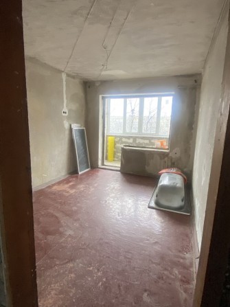 Продам 2-х кім. кв «чешку»на трикутнику з розпочатим ремонтом. - фото 1