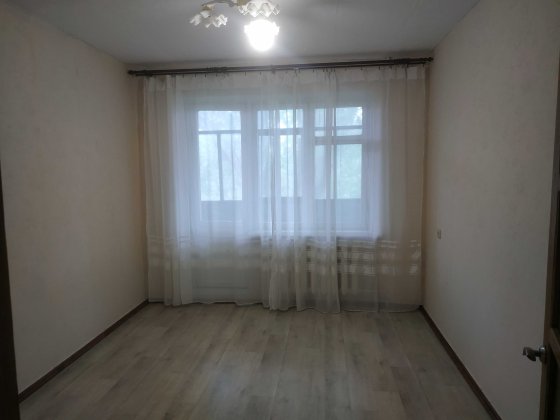 Продам двох кімнатну квартиру Лозовая