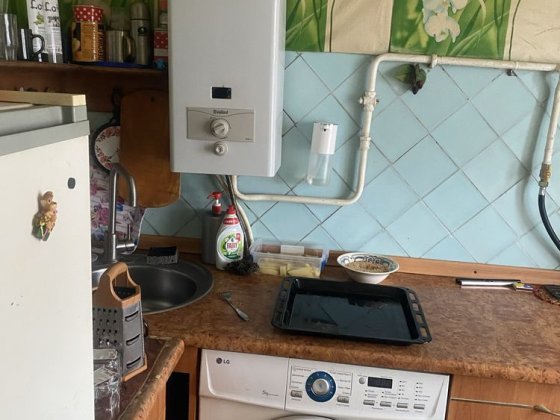 Продам 2-х кім. кв .у центрі міста ( кімнати ізольовані). Лозова