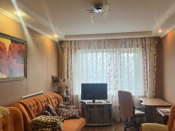 Продам 2-х кімнатну квартиру на 2 мікрорайоні Лозовая