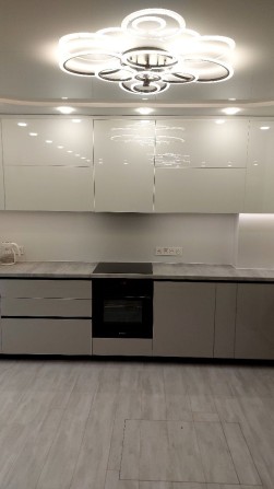 Продам трикімнатну квартиру - фото 1