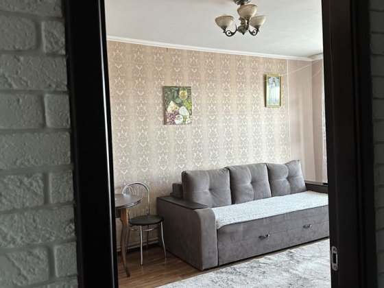 Продається затишна трьох кімнатна квартира в тихому районі Малин