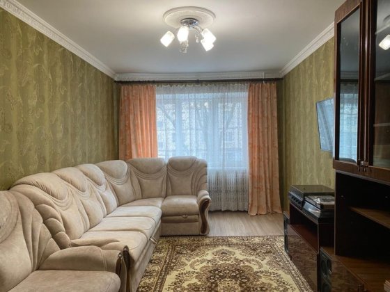 Продам 2х комн квартиру на 5 микрорайоне Лозовая