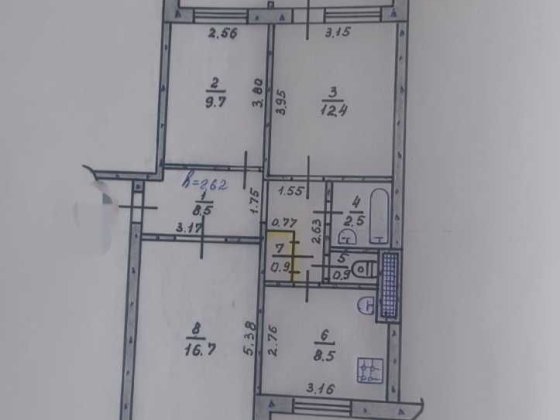продам 3 кімнатну  квартиру  біля торговельного центру Лозова
