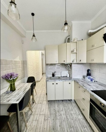 Продається простора та затишна квартира в самому центрі міста - фото 1