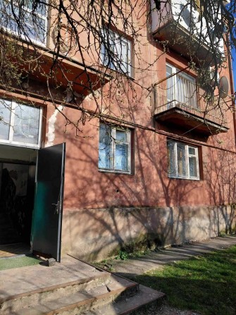 Продаж 2 кімн.кв. вул. Лисенка Мик.6 ДОСИ  1 поверх 43м.кв.без ремонта - фото 1