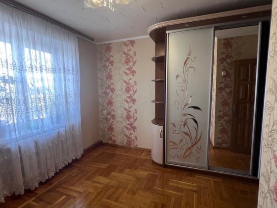 Квартира 3 кімнатна (центр міста) Звягель