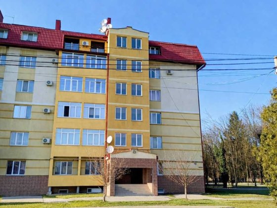 Продаж просторої 2-к квартири 120 м2 в новобудові біля парку Мукачево