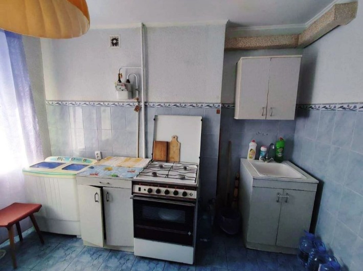 Продам 3-к. квартиру. 3/9. Тихий центральный район. - фото 1