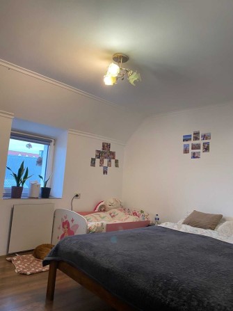 Продається 4-кімнатна двоповерхова квартира - фото 1