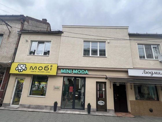 Продається дуже простора та затишна квартира в самому центрі міста Мукачево