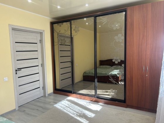 Продам квартиру в будинку котедж Павлоград