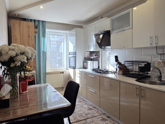 Продаж трикімнатної квартири у м.Самар