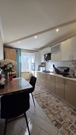 Продаж трикімнатної квартири у м.Самар - фото 1