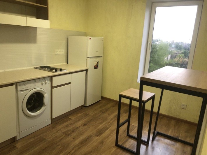 Однокомнатная, по улице Зины Белой,  все удобства , второй этаж - фото 1