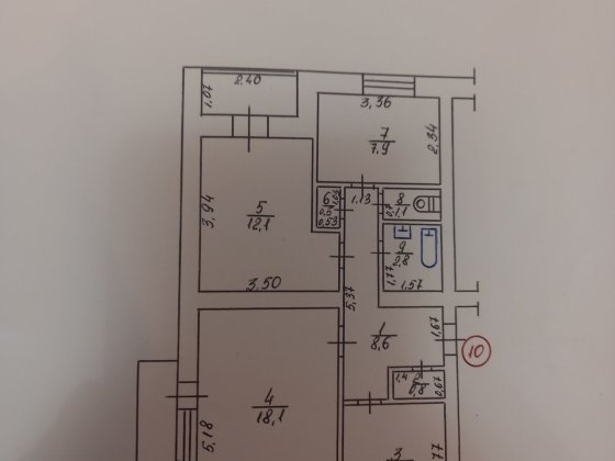 Квартира знаходиться на 4 поверсі в центрі міста,. Славута