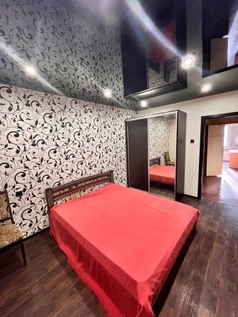 Продается 3-комнатная квартира на Химике - фото 1