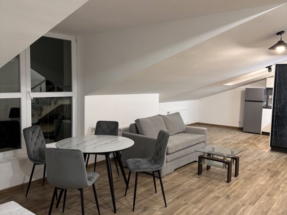 Продаж 1кім квартири 52.2 м2  з ремонтом і меблями Стрий