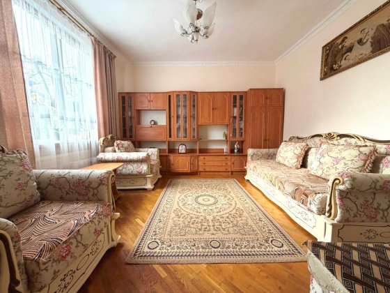 Квартира-особнякового типу у центральній частині міста Стрий Стрый