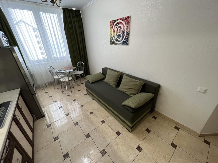 Продаж  двокімнатна  квартира  з двома санвузлами і кухнями - фото 1