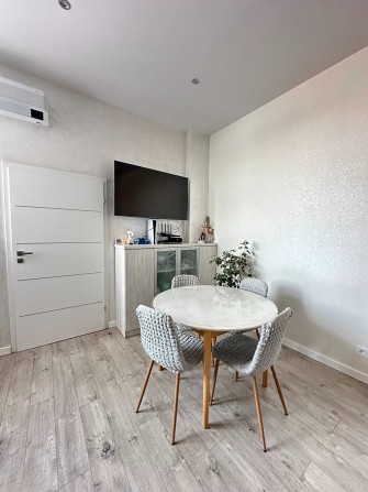 Продаж квартири з гаражем у центрі - фото 1