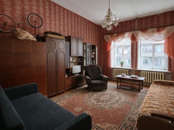 Продається 2х кімнатна квартира 70м² Автомне опалення. Високі стелі. Умань