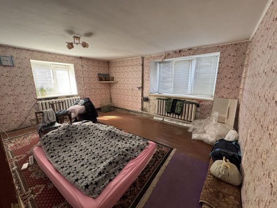 Простора 42кв.м однокімнатна квартира р-н Військомату. Цокольни поверх Умань